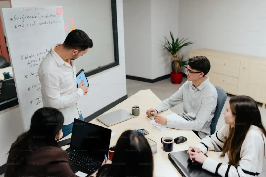 Online időpontfoglalás bevezetésének kommunikálása: web, email, közösségi média